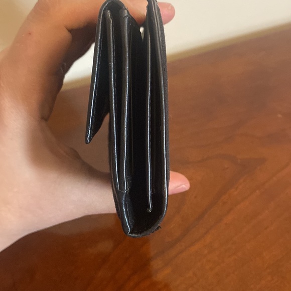 Black Gucci wallet! Gorgeous!! Excellent used condition. - Picture 6 of 12